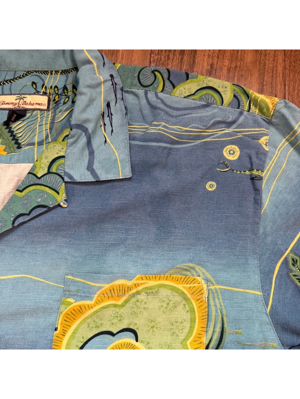 Warning to all collectors of Tommy Bahama shirts - Picture 3 of 8